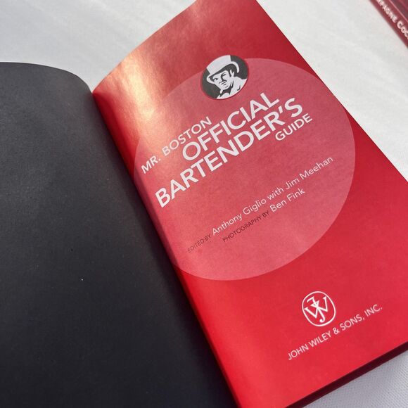 Lot of 2 Drink Books-Mr. Boston Official Bartender's Guide & Champagne Cocktails - Picture 7 of 12